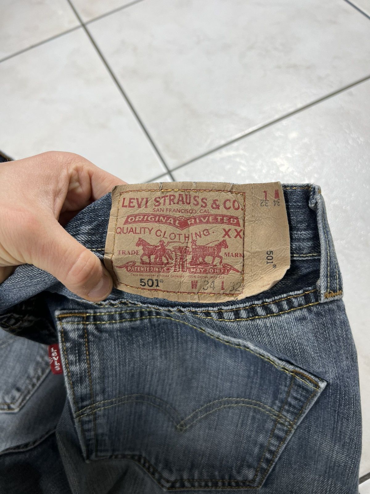 Levi's Vintage Levi’s 501 straigth leg button-fly washed y2k jeans Size US 34 / EU 50 - 17 Thumbnail