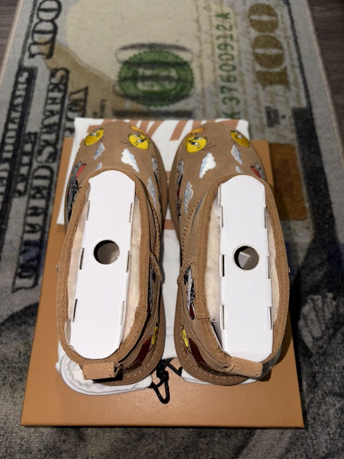 Palace × Ugg Palace UGG Classic Ultra Mini Boot Looney Tunes Chestnut Size US 11 / EU 44 - 5 Thumbnail
