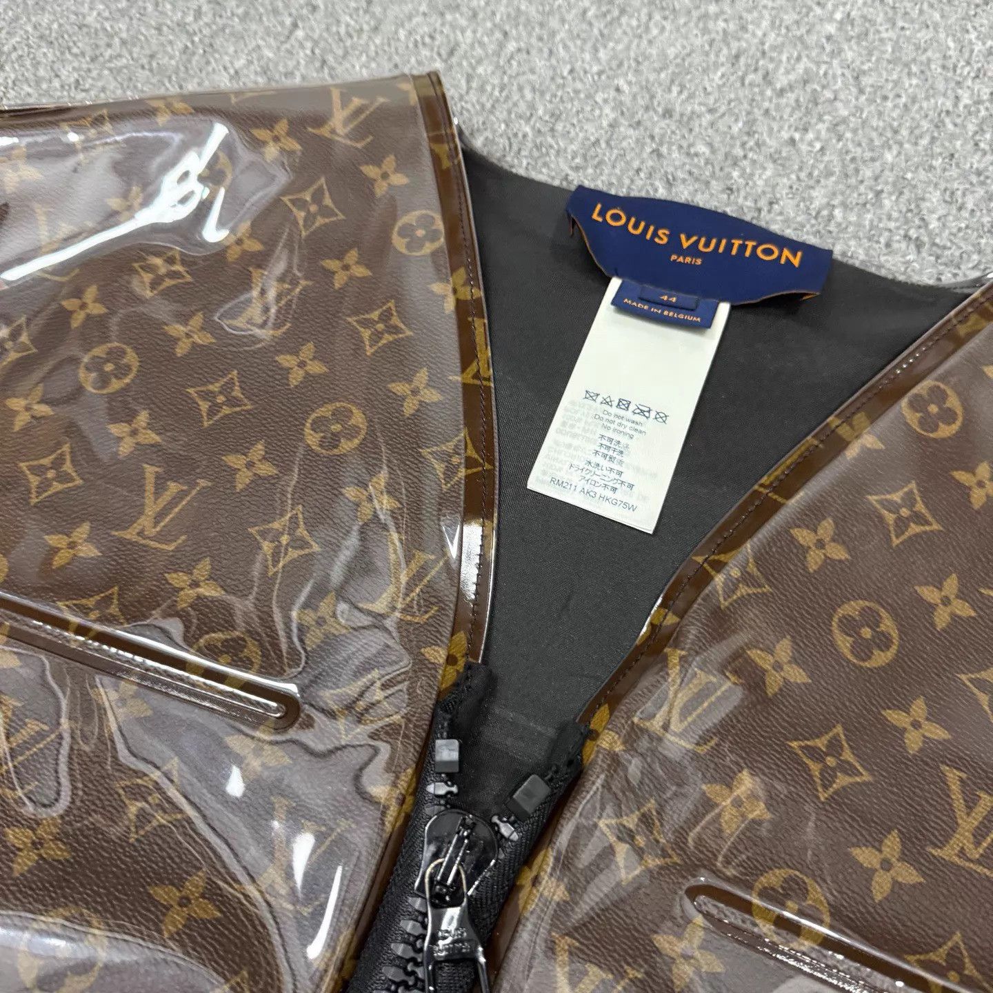 Louis Vuitton LV Monogram Inflatable Vest Unused Size 44 Size US S / EU 44-46 / 1 - 3 Thumbnail