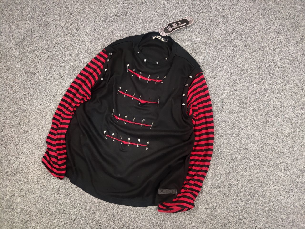 Japanese Brand Vintage gothic Avant Garde Y2K Hairpins Sweatshirt sleeve Size US XL / EU 56 / 4 - 3 Thumbnail