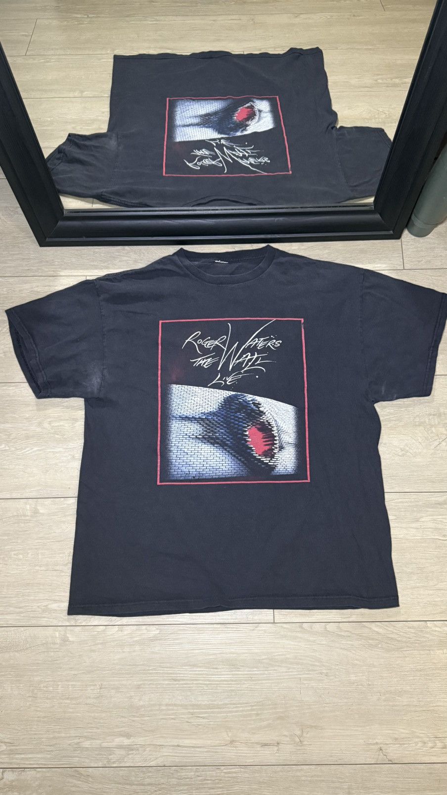 Band Tees Vintage / Y2K 2010 Roger Waters The Wall Live Concert Shirt Size US XL / EU 56 / 4 - 1 Thumbnail