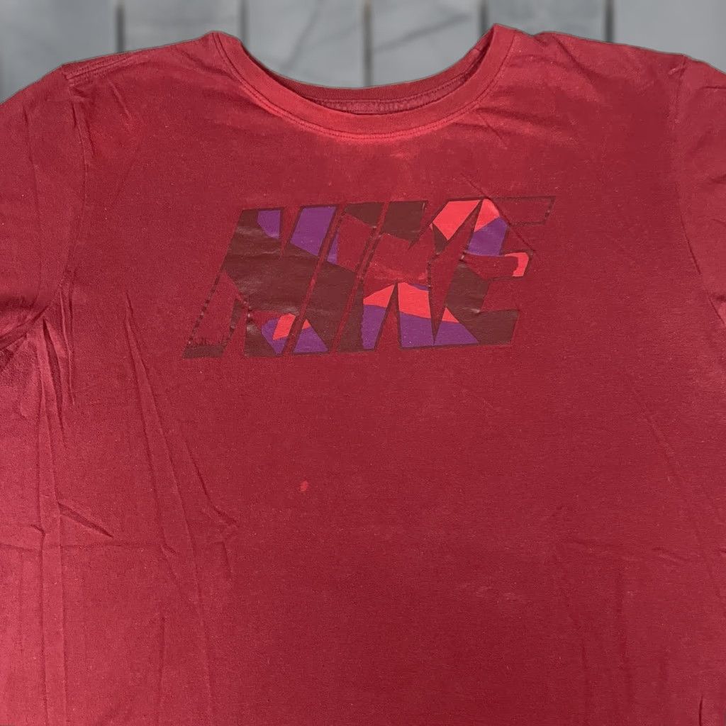 Nike VINTAGE Nike T-Shirt Adult Large Swoosh Graphic Logo Tee Red Sports Logo Men L Shirts Mens Size US L / EU 52-54 / 3 - 1 Thumbnail