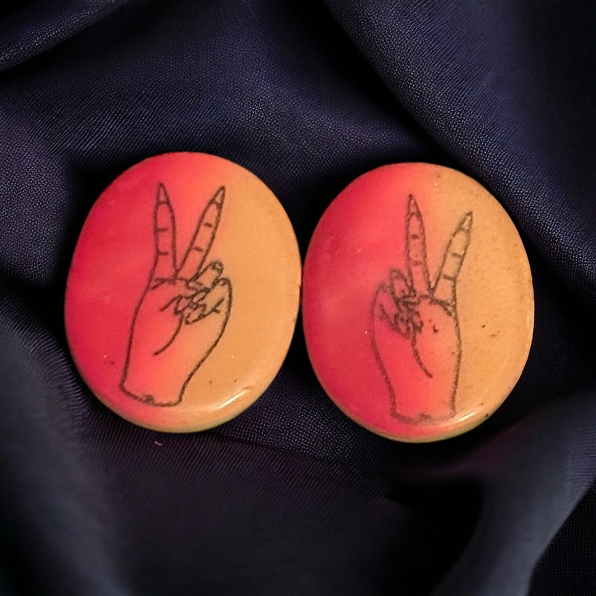Other Hippie ombré peace hand earrings Size ONE SIZE - 1 Thumbnail