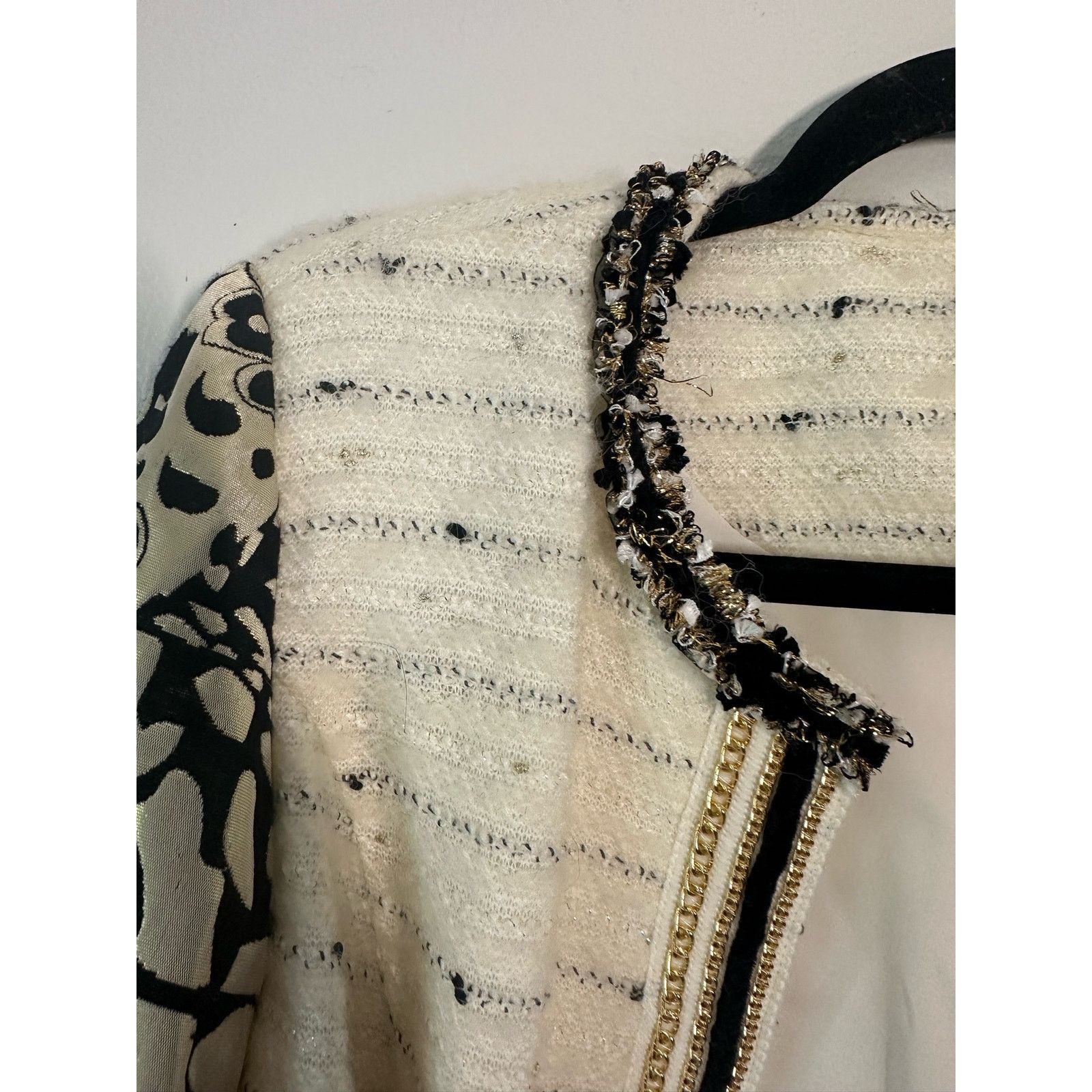 Chicos Chicos Sz 4 Jacket Brocade Sleeve Black Gold Embellishment Size XS / US 0-2 / IT 36-38 - 4 Thumbnail