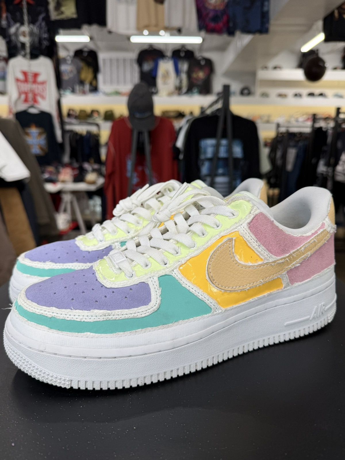 Nike Nike Air Force 1 Low Pastel Reveal Size 10.5W/9M (2021) Size US 9 / EU 42 - 1 Thumbnail