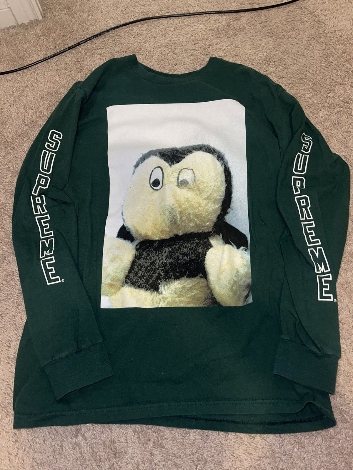 Supremeがマイク・ケリーのアイコニックな作品をフィーチャー