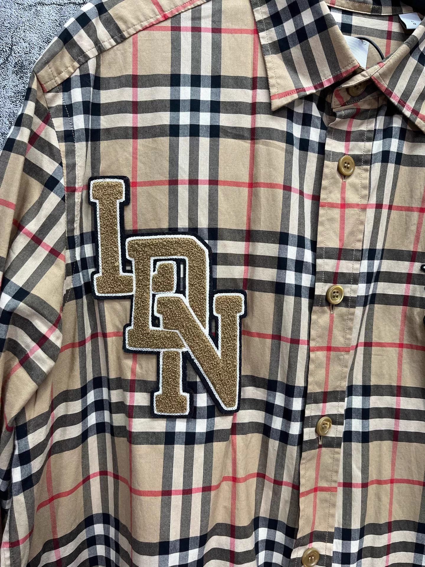 Burberry Burberry Embroidered Patch Shirt L Size US L / EU 52-54 / 3 - 6 Thumbnail