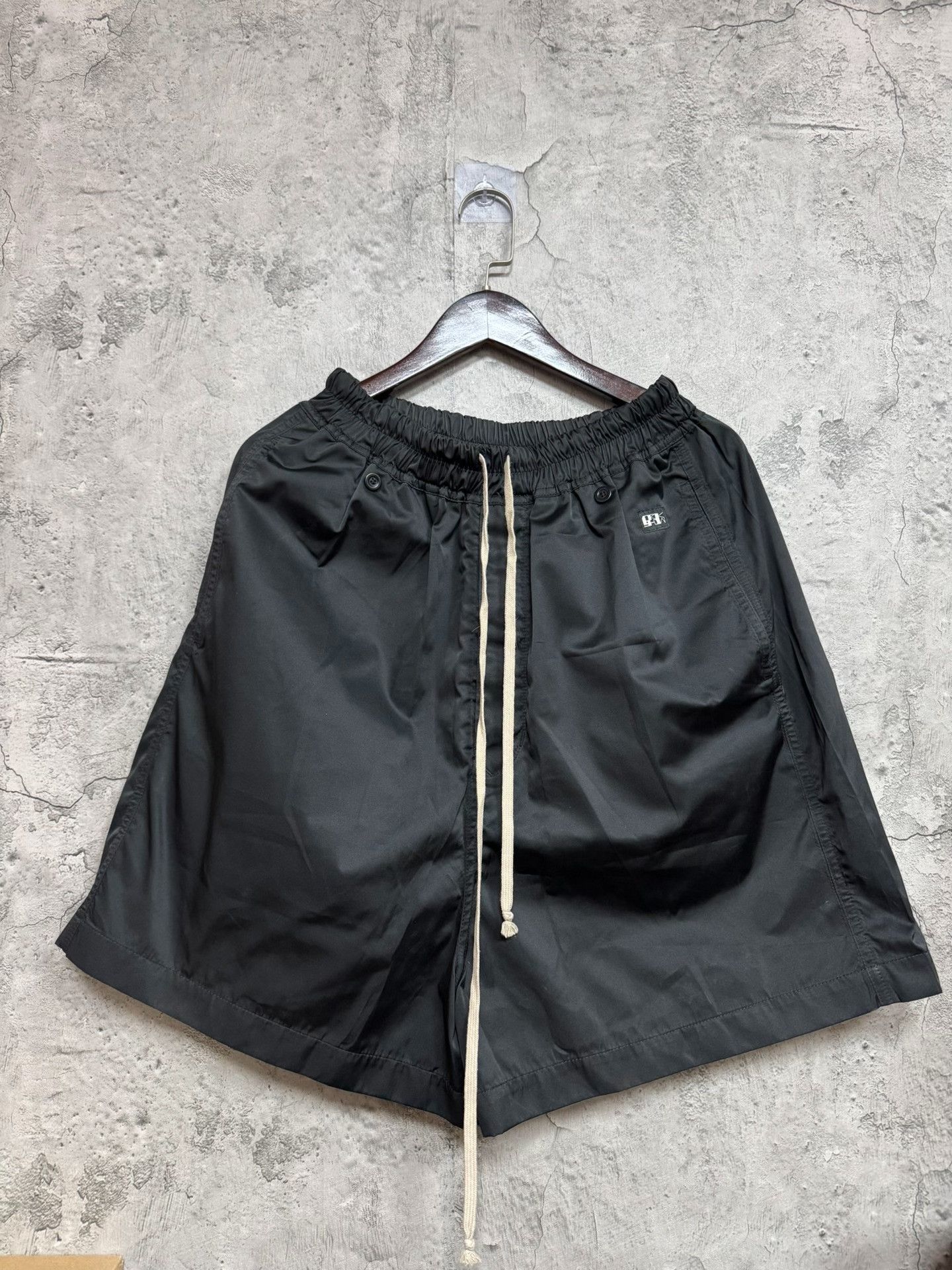 Rick Owens Rick Owens Black Shorts S Men Size US 30 / EU 46 - 1 Thumbnail