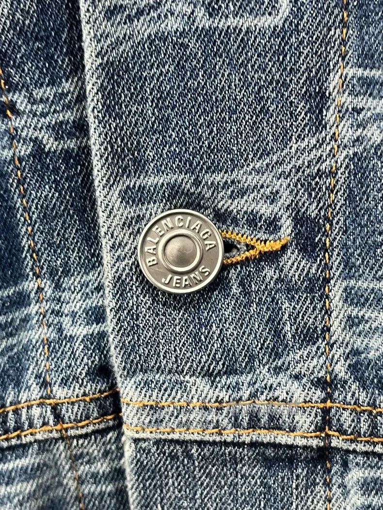 Balenciaga Balenciaga Locks are printed with denim jackets Size US XS / EU 42 / 0 - 6 Thumbnail