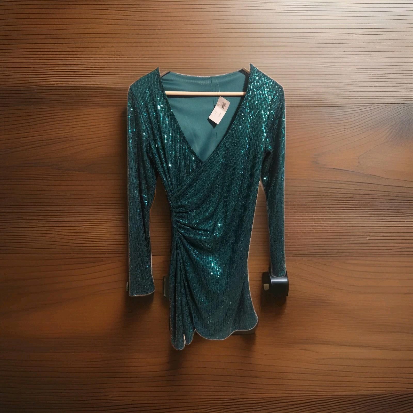 The Unbranded Brand Women's Green Surplice-Neck Long-Sleeve Sequin Dress Size S / US 4 / IT 40 - 1 Thumbnail