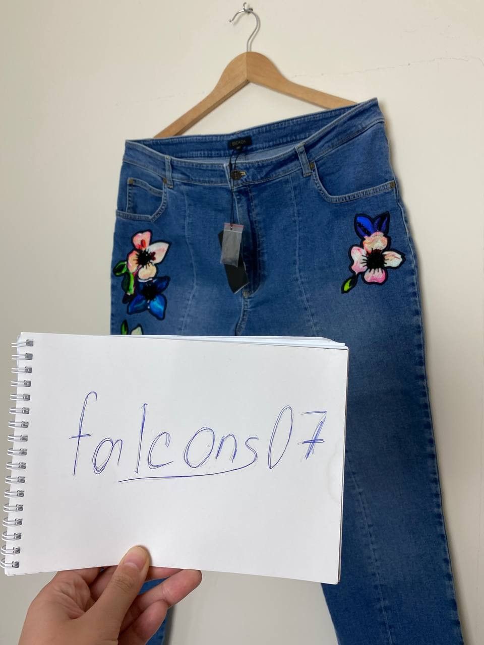 Escada Escada Denim Embroidered Flowers with Beadwork Pants Size US 30 / EU 46 - 2 Thumbnail