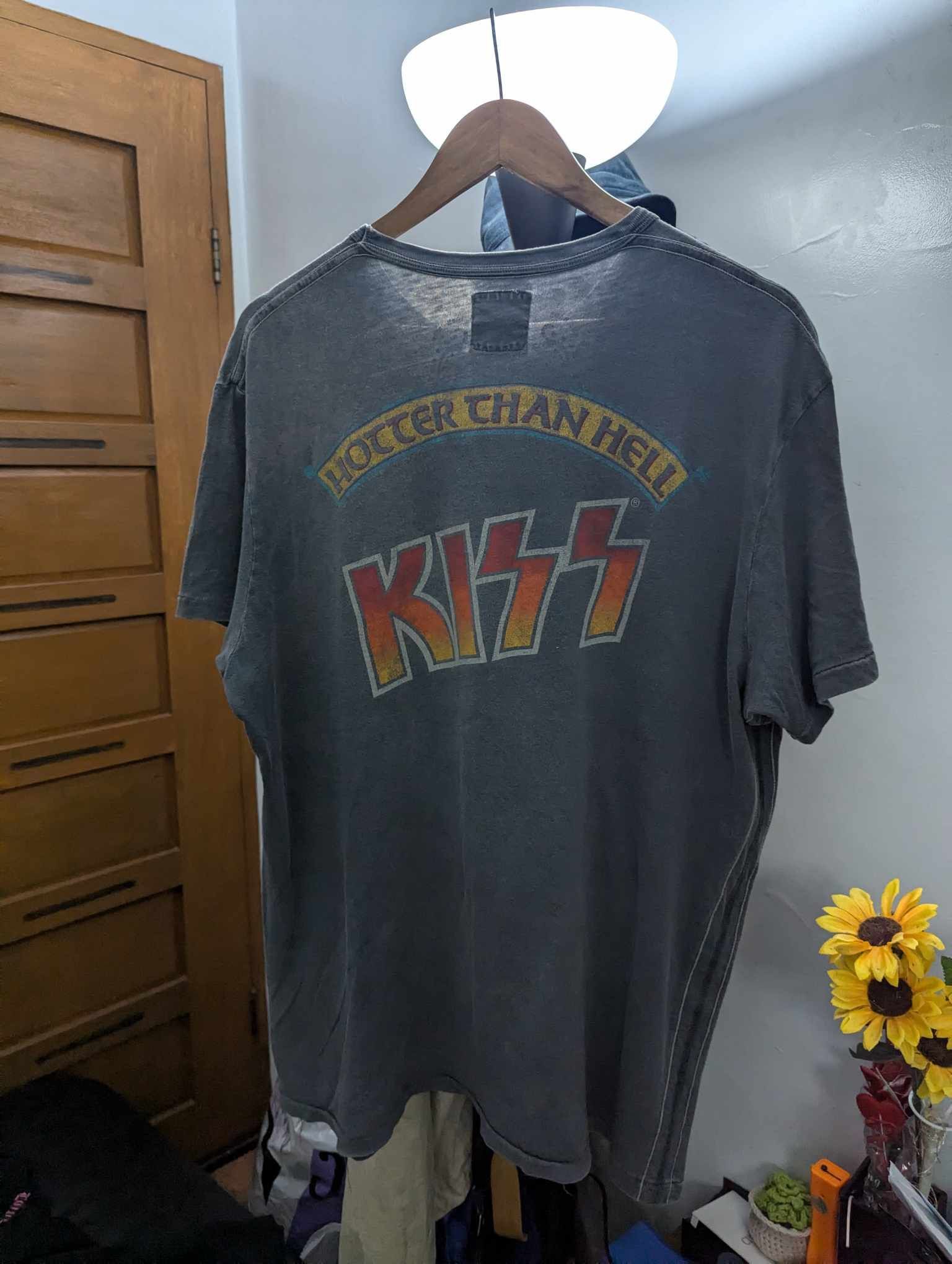 KISS × Vintage Vintage Kiss Hotter than Hell Band Tee Size US L / EU 52-54 / 3 - 11 Thumbnail