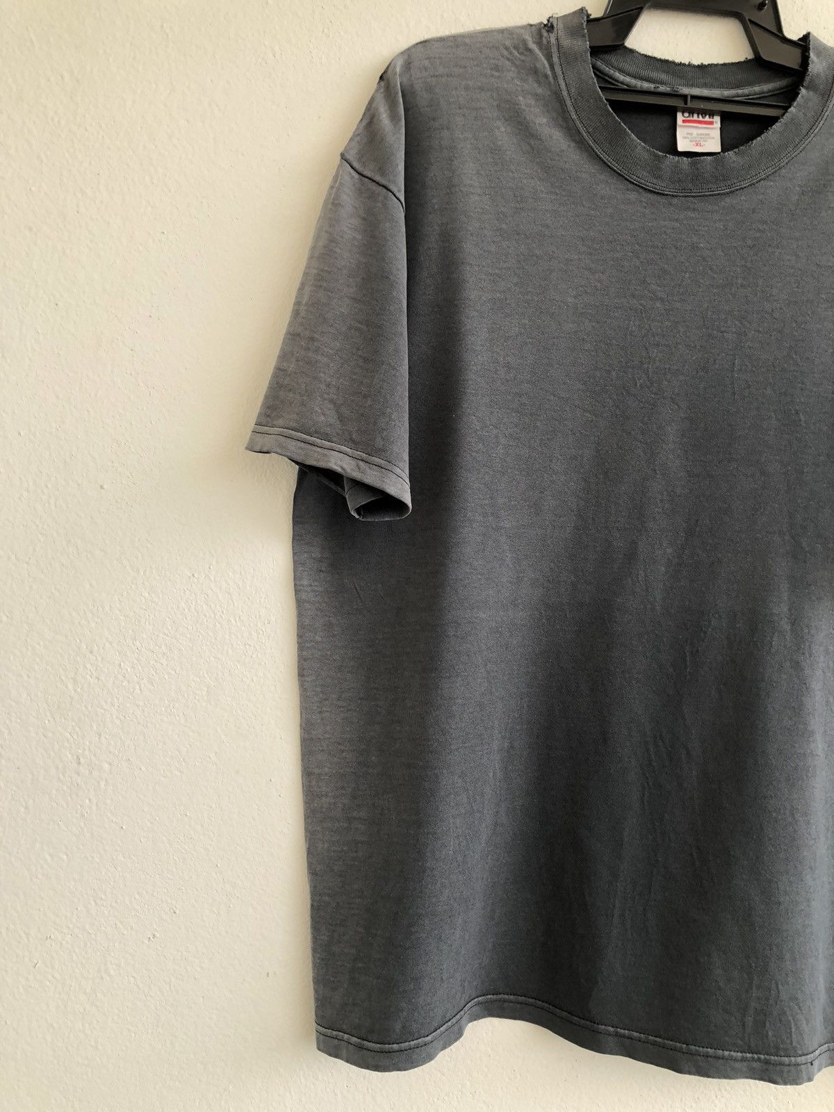 Vintage Vintage 📍Thrashed Sunfaded anvil Plain Tee Size US XL / EU 56 / 4 - 2 Thumbnail