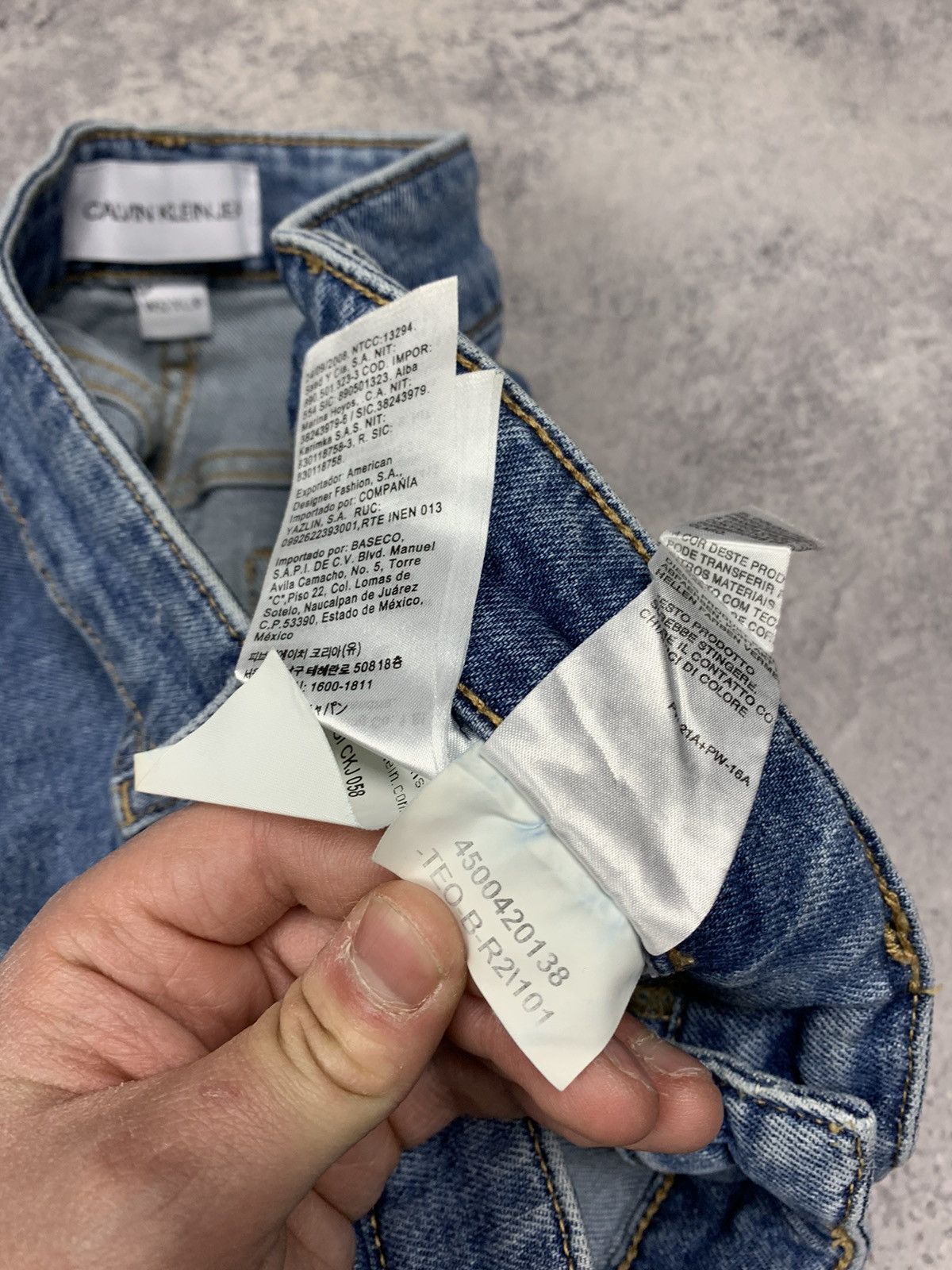 Calvin Klein Calvin Klein Washed Blue Jeans Slim Taper Fit Size W32L30 Size US 32 / EU 48 - 14 Thumbnail