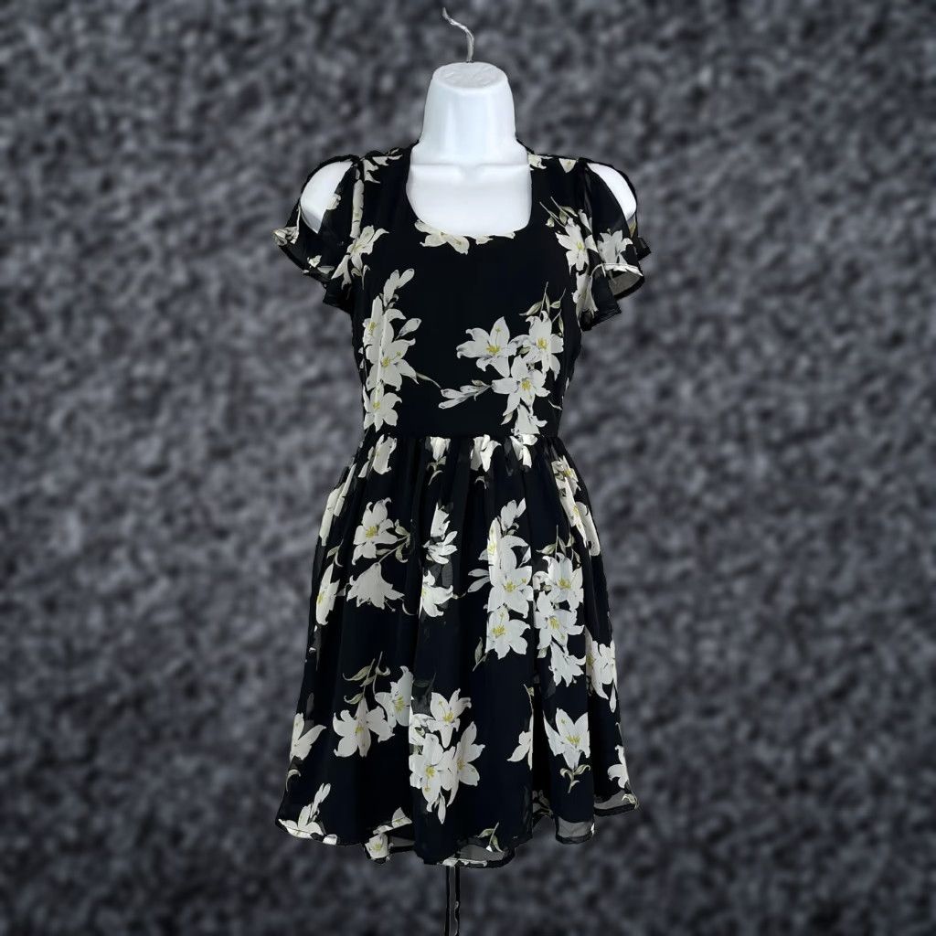 Lulus Lulus Dress Womens Small Black Floral Fit & Flare Lace Up Back Chiffon Sundress Size S / US 4 / IT 40 - 1 Thumbnail