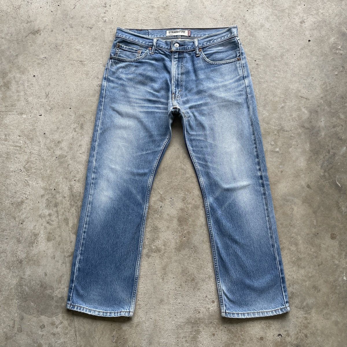 image of Vintage Levi’S 505 Straight Fit Faded Jeans Denim Pants W35 in Faded Blue, Men's