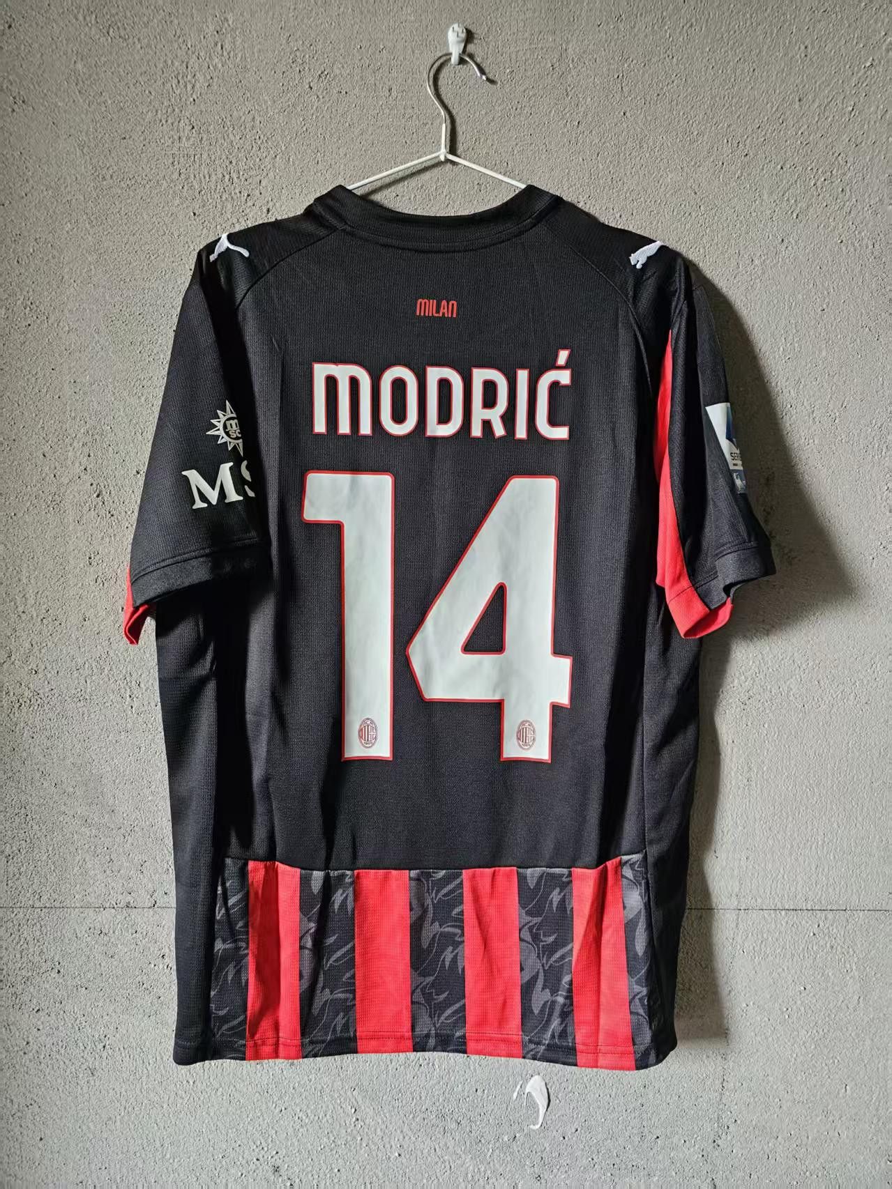 Other 25 26 AC Milan 14 Luka Modrić Jersey Size US L / EU 52-54 / 3 - 1 Thumbnail
