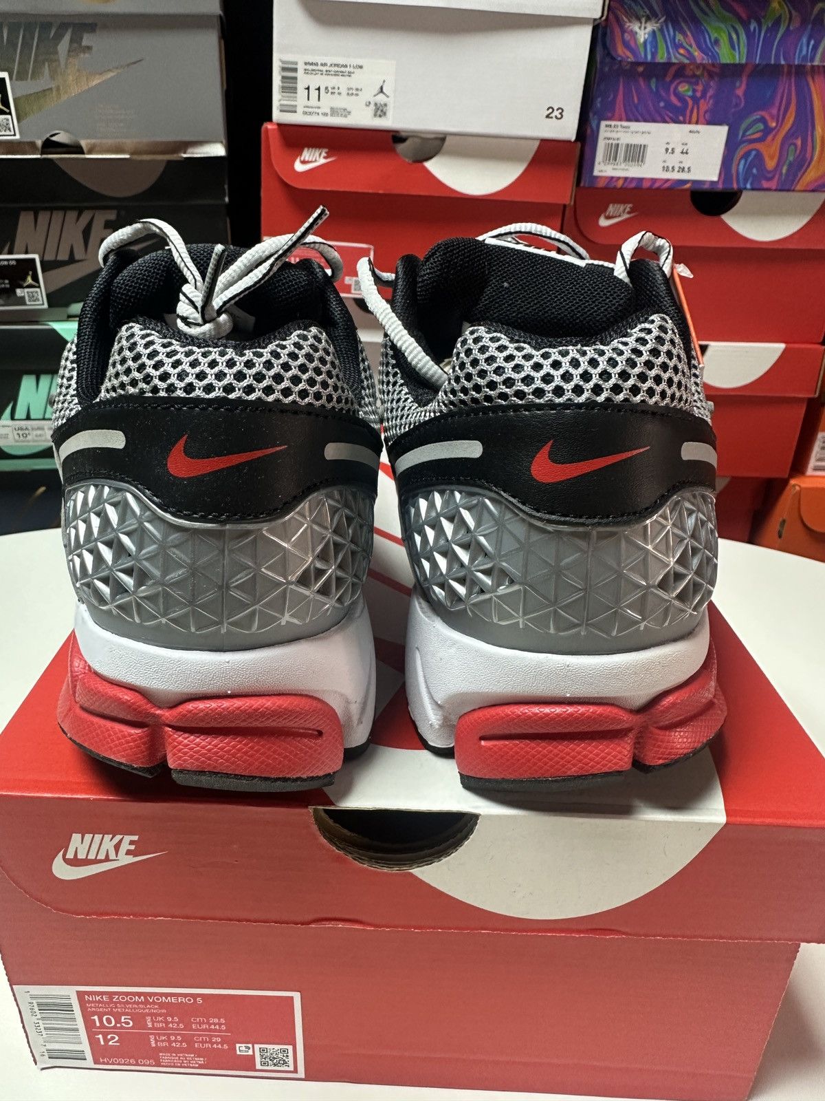 Nike NEW Vomero 5 Sz 10.5 Men, 12 Wmn Red Metallic Silver Black Size US 10.5 / EU 43-44 - 6 Thumbnail
