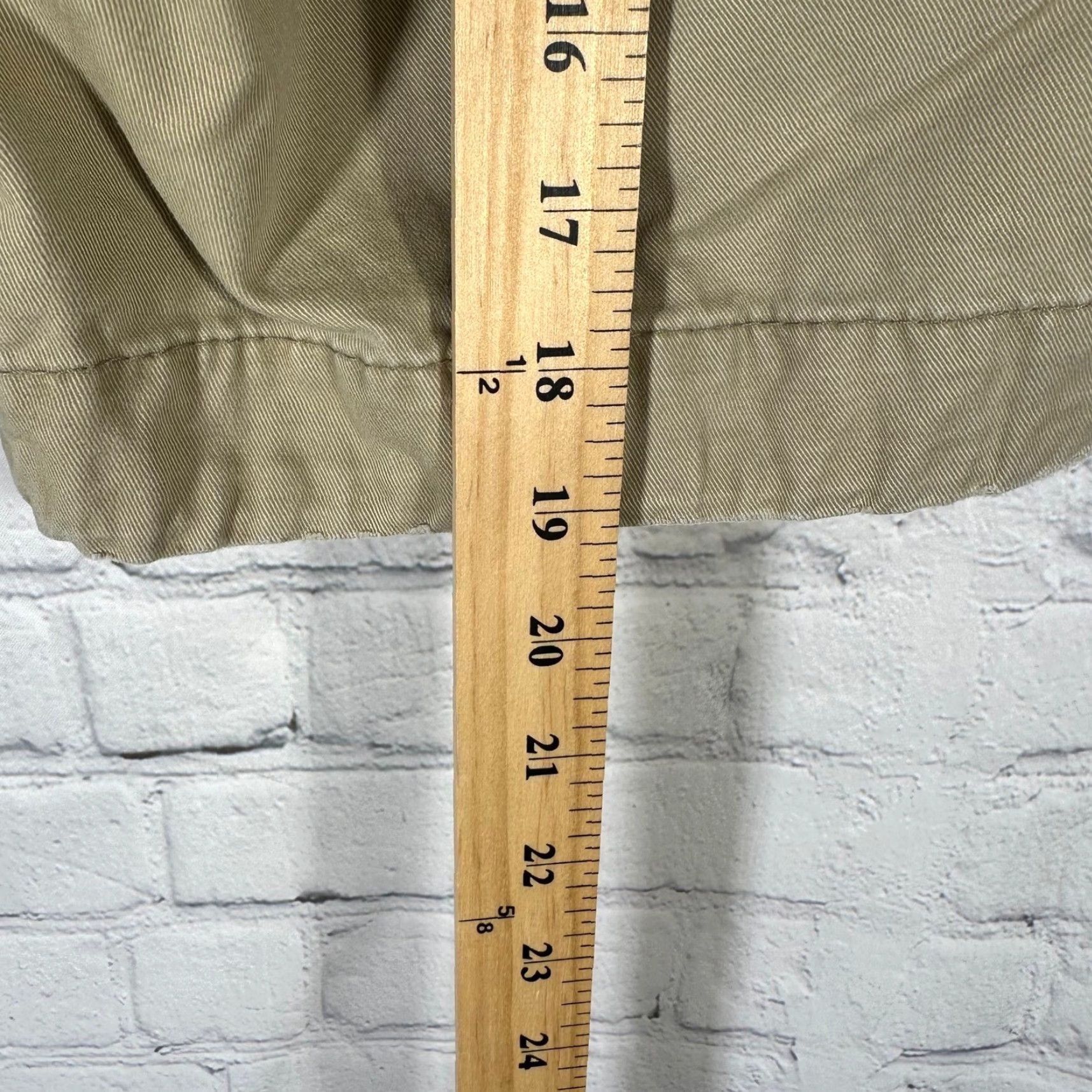 Abercrombie & Fitch Abercrombie & Fitch Mens Khaki Chino Shorts Tan 31 Cotton Twill Casual Beige Logo Pocket Slim 8in Inseam Size US 31 - 6 Thumbnail