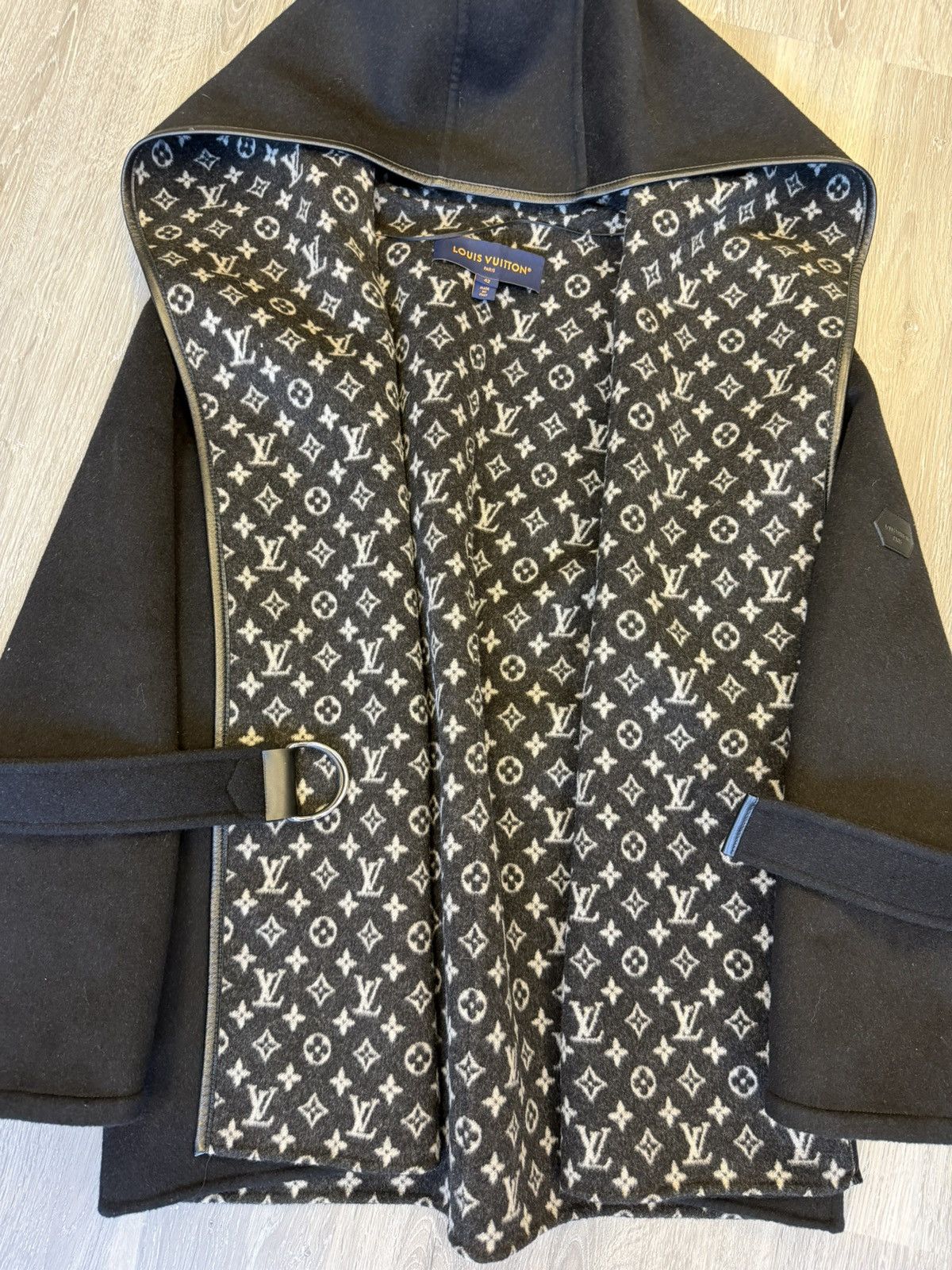 Louis Vuitton Louis Vuitton Hooded Wrap Coat Size US M / EU 48-50 / 2 - 1 Thumbnail