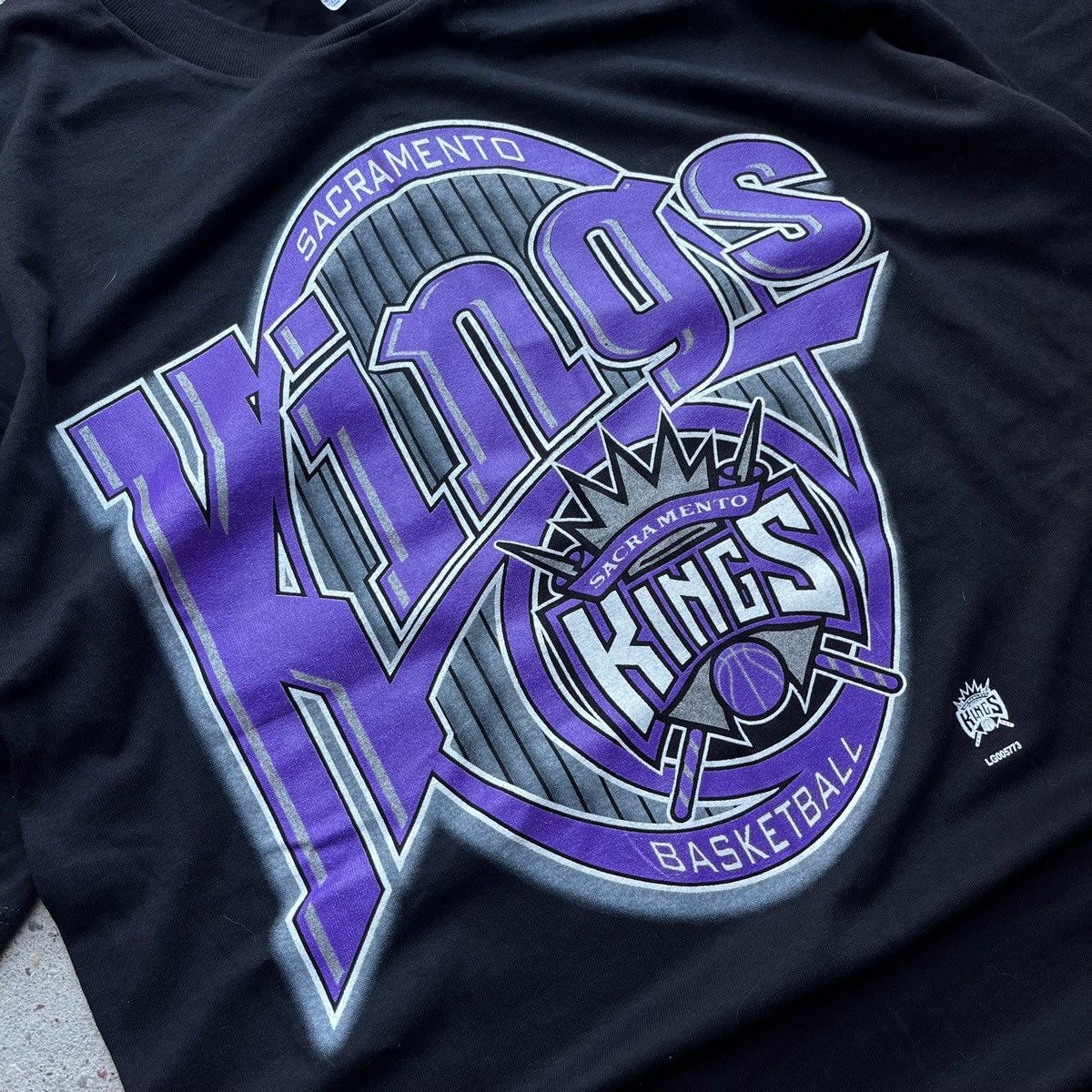 NBA × Vintage sacramento kings NBA touch of gold 90s vintage black tshirt Size US L / EU 52-54 / 3 - 2 Thumbnail