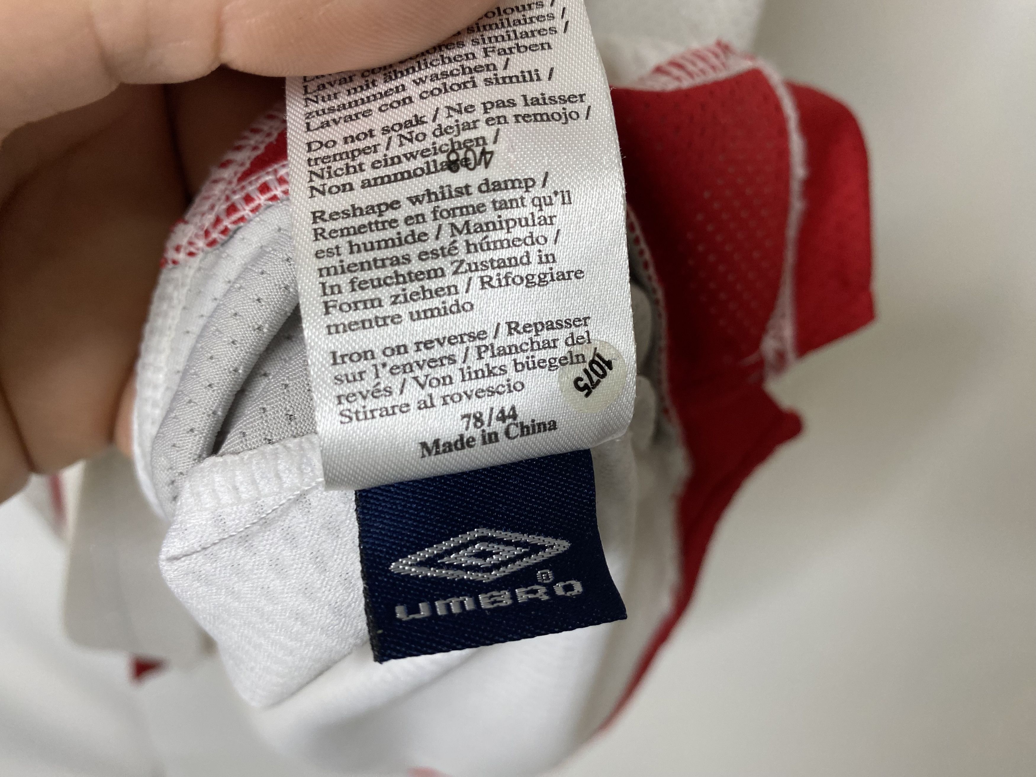 Umbro ENGLAND TEAM 2006 TRAINING VEST FOOTBALL SHIRT SOCCER JERSEY Size US XL / EU 56 / 4 - 7 Thumbnail
