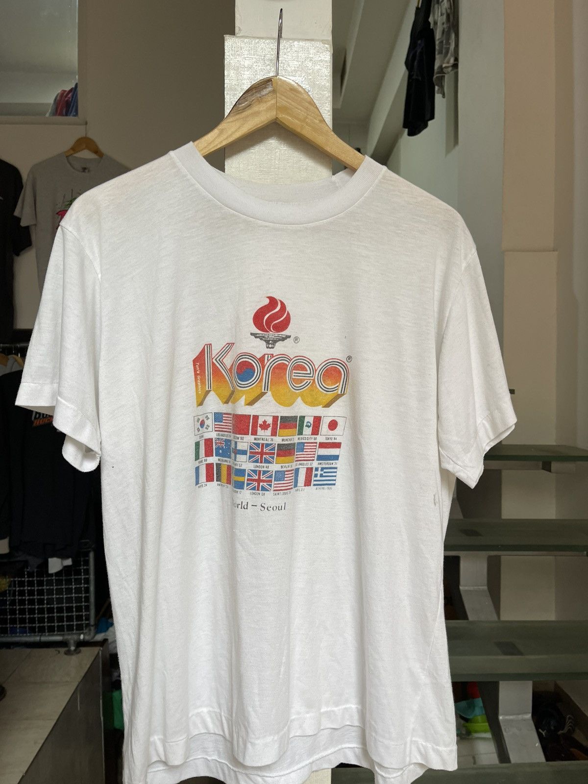 Vintage Vintage Korea Olympics 1988 t shirt Size US L / EU 52-54 / 3 - 1 Thumbnail