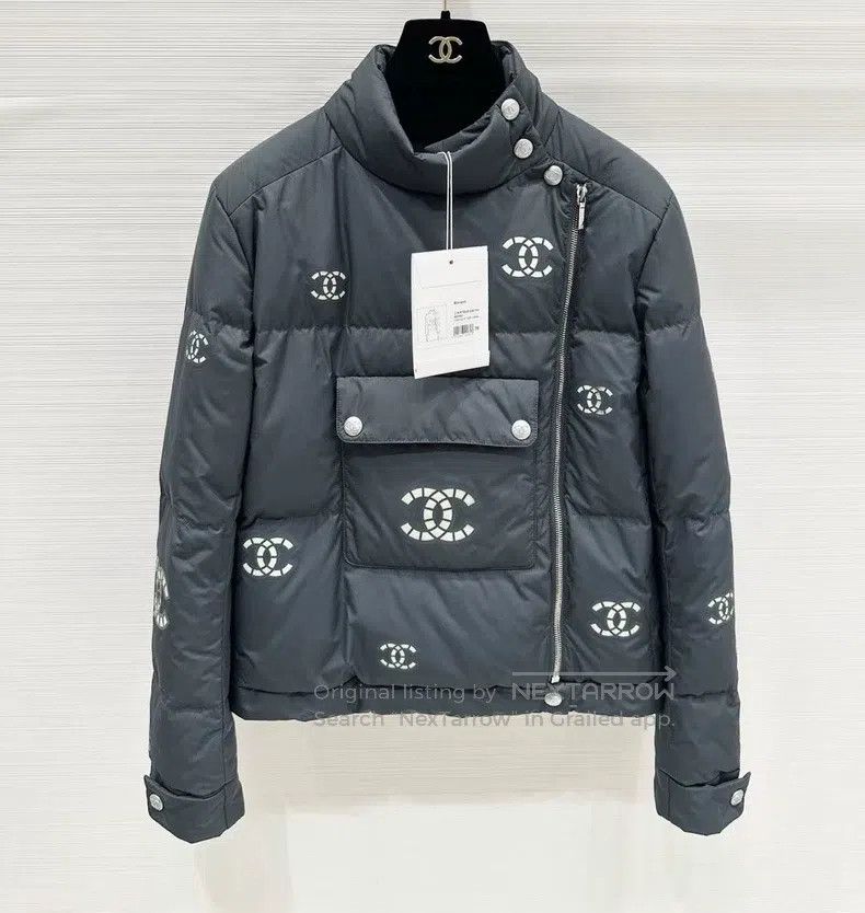 Chanel Chanel Popular down jackets in the ski series Size XS / US 0-2 / IT 36-38 - 1 Thumbnail