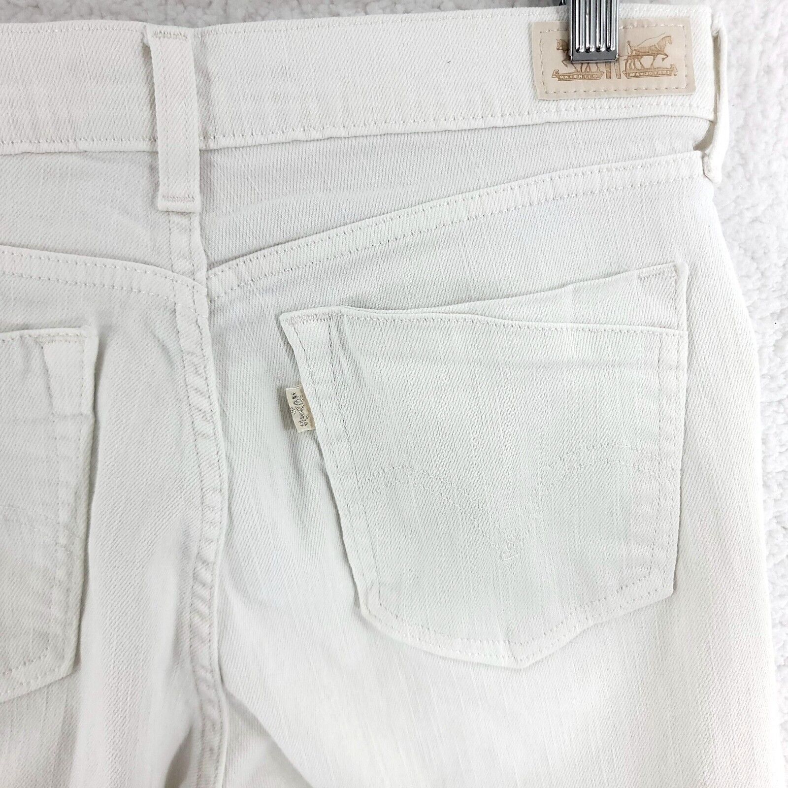 Levi's Levi's White Denim Capri Mid Rise Size 6 Jeans 29/18 Size 28" / US 6 / IT 42 - 2 Thumbnail