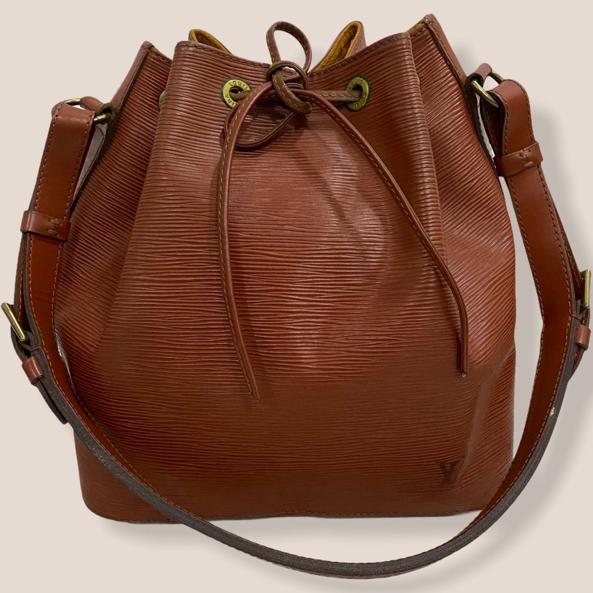 AUTHENTIC LOUIS VUITTON PETIT NOE EPI LEATHER SHOULDER BAG