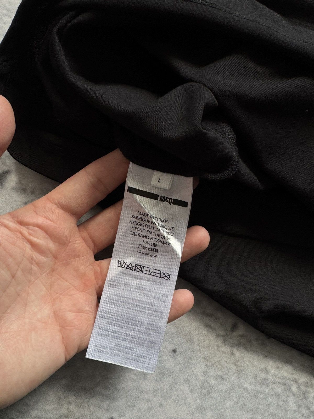 Alexander McQueen × Vintage Alexander McQueen tee black tee centre logo Size US L / EU 52-54 / 3 - 5 Thumbnail