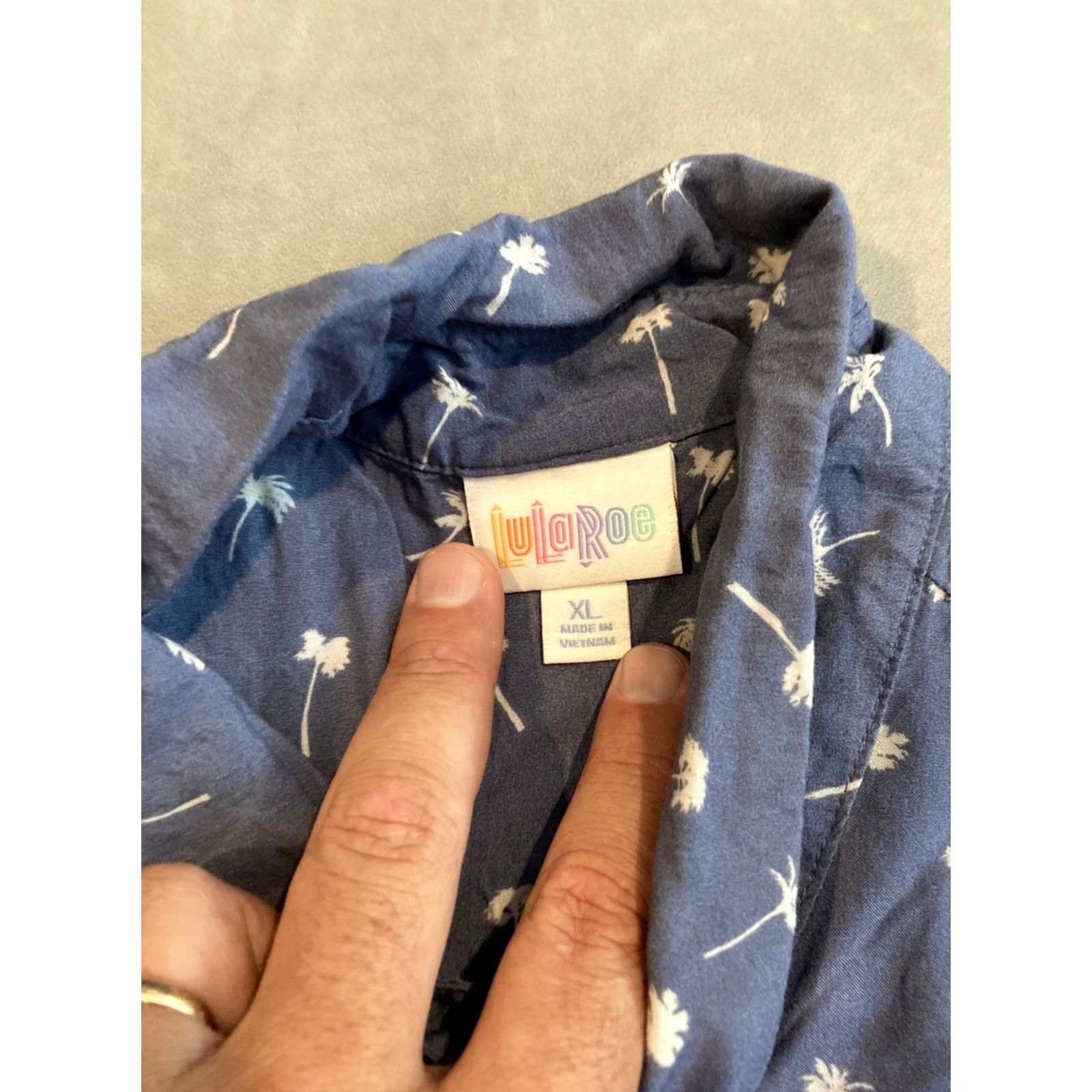 Vintage LuLaRoe Shirt XL Men Button-Up Short Sleeve Hawaiian Blue with Palm Trees Size US XL / EU 56 / 4 - 3 Thumbnail
