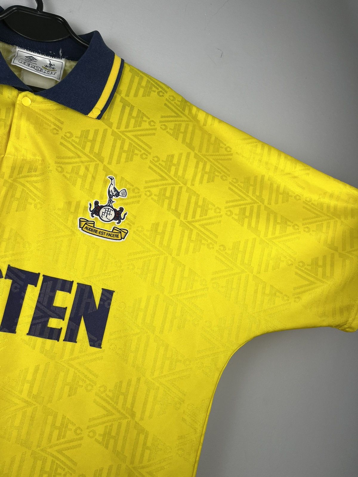Umbro × Vintage 90s Umbro replikit tottenham spurs away 1991/92/93/94 Size US L / EU 52-54 / 3 - 6 Thumbnail