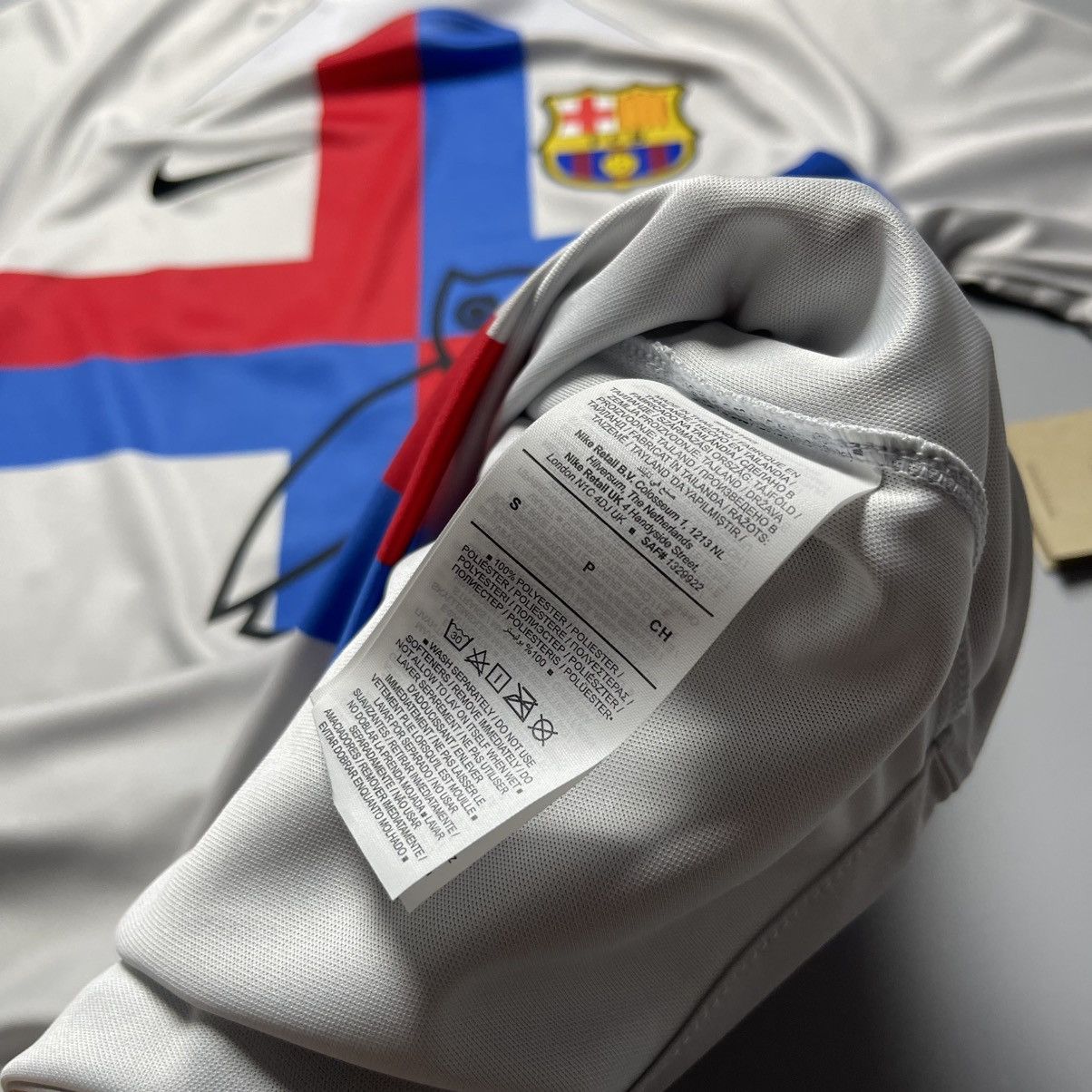 Vintage BARCELONA NIKE 2022/2023 FOOTBALL THIRD JERSEY OVO #50 DRAKE Size US S / EU 44-46 / 1 - 10 Thumbnail