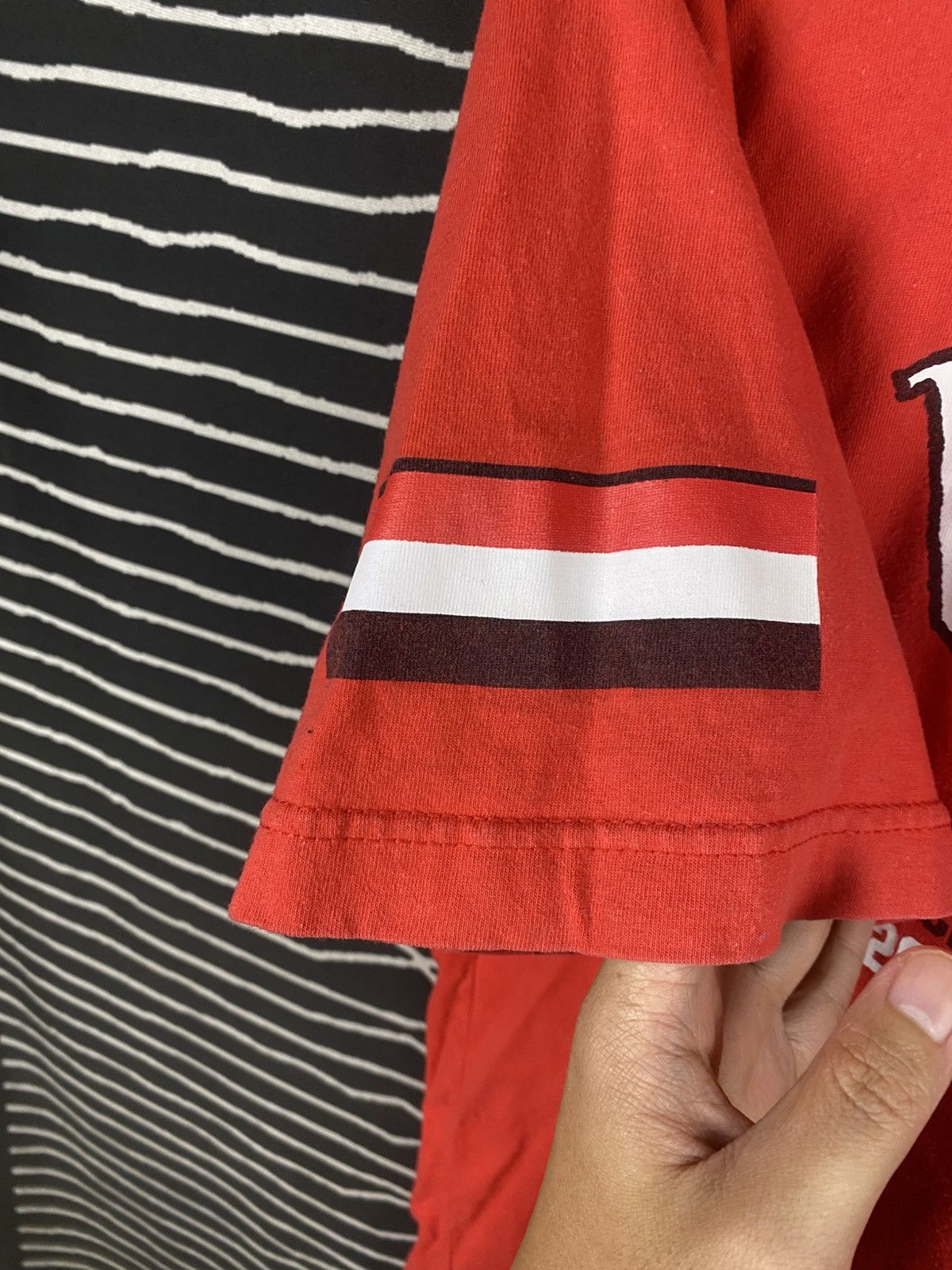 Undefeated Vintage Undefeated Red Tshirt Size US L / EU 52-54 / 3 - 4 Thumbnail