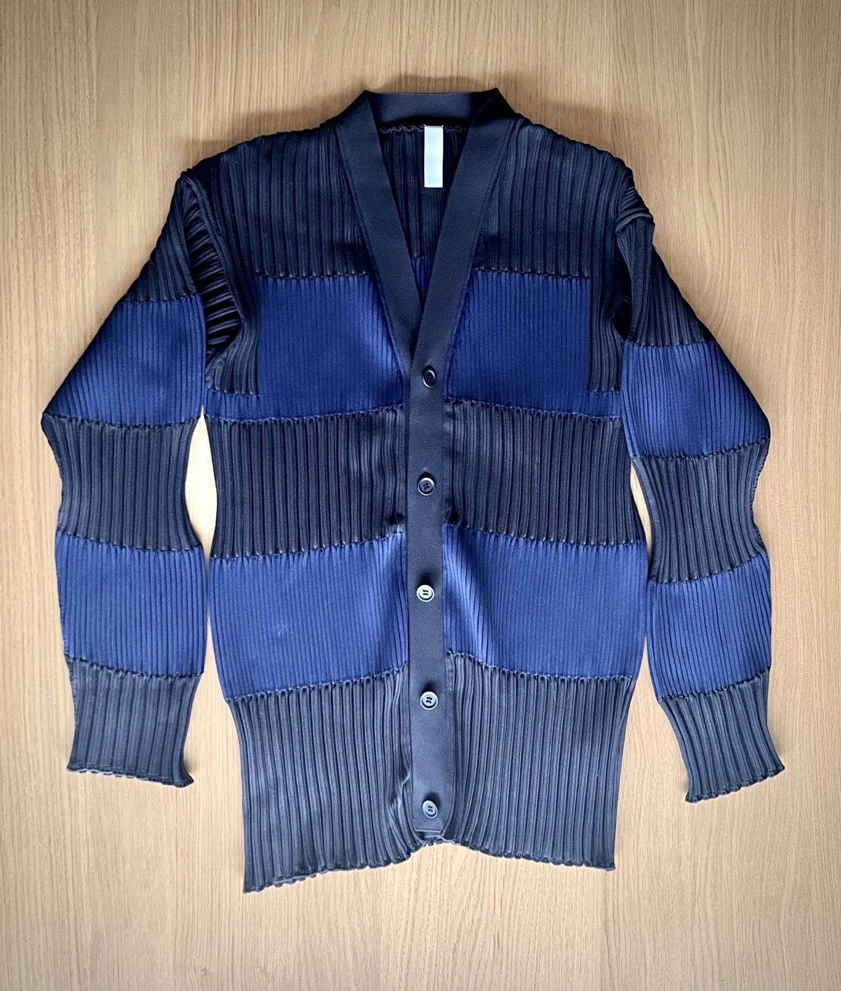 CFCL × Issey Miyake CFCL RARE FLUTED CARDIGAN Size US M / EU 48-50 / 2 - 3 Thumbnail