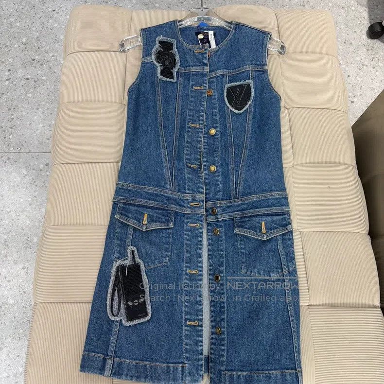 Louis Vuitton Louis Vuitton Embroidered Badge Gold Button Denim Dress Size XS / US 0-2 / IT 36-38 - 1 Thumbnail