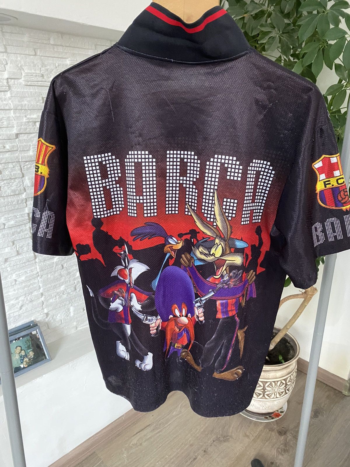 Merc Barcelona merch looney tunes 1998 Size US M / EU 48-50 / 2 - 6 Thumbnail
