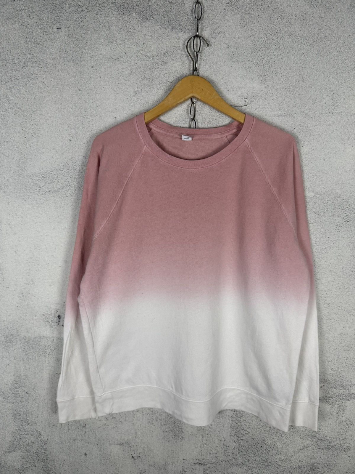 Old Navy Old Navy Pink White Gradient Sweatshirt Crewneck Size US L / EU 52-54 / 3 - 1 Thumbnail