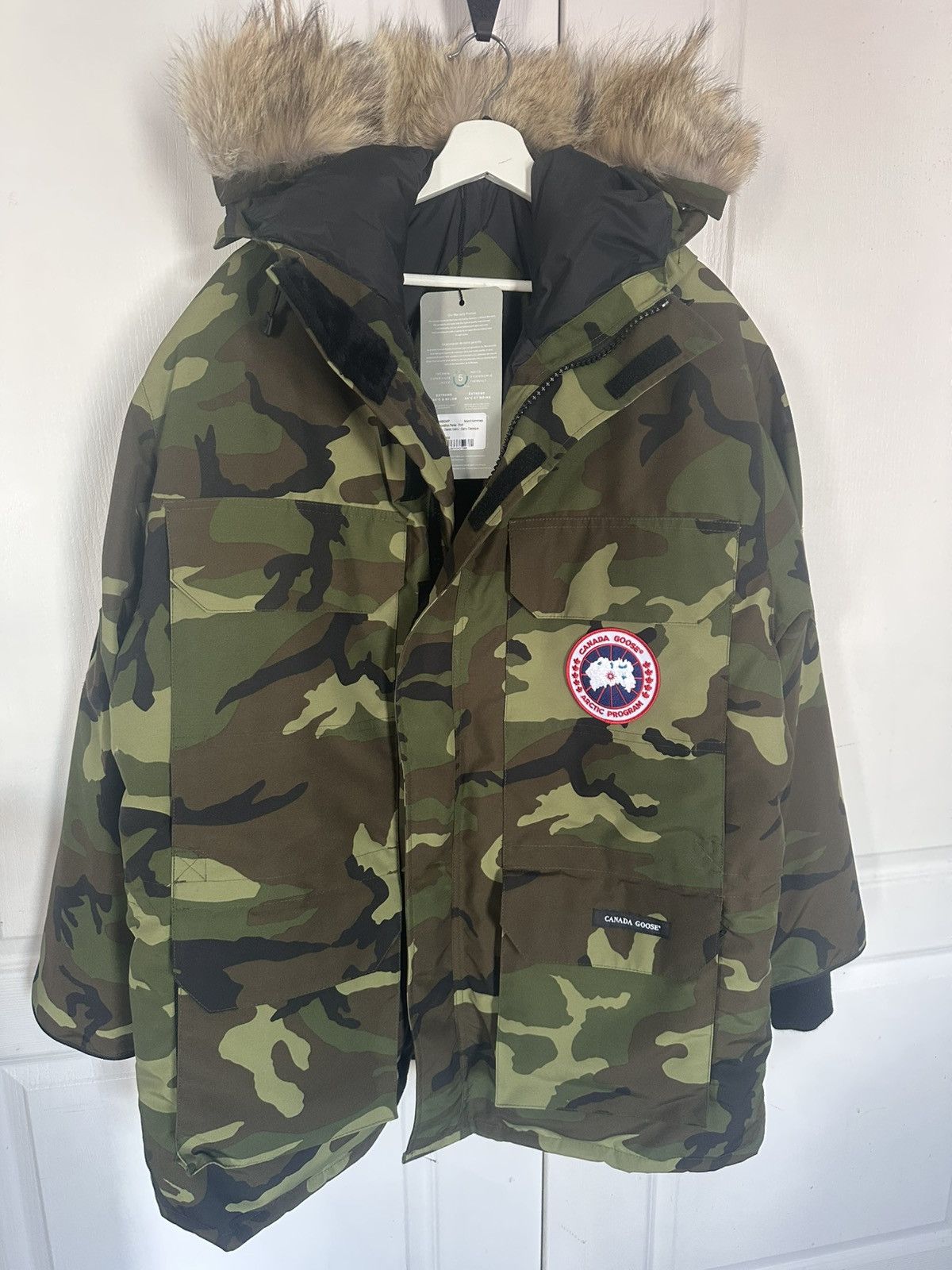 Canada Goose Canada Goose Expedition Parka Camo w/ Removable Fur Hood Size US L / EU 52-54 / 3 - 1 Thumbnail