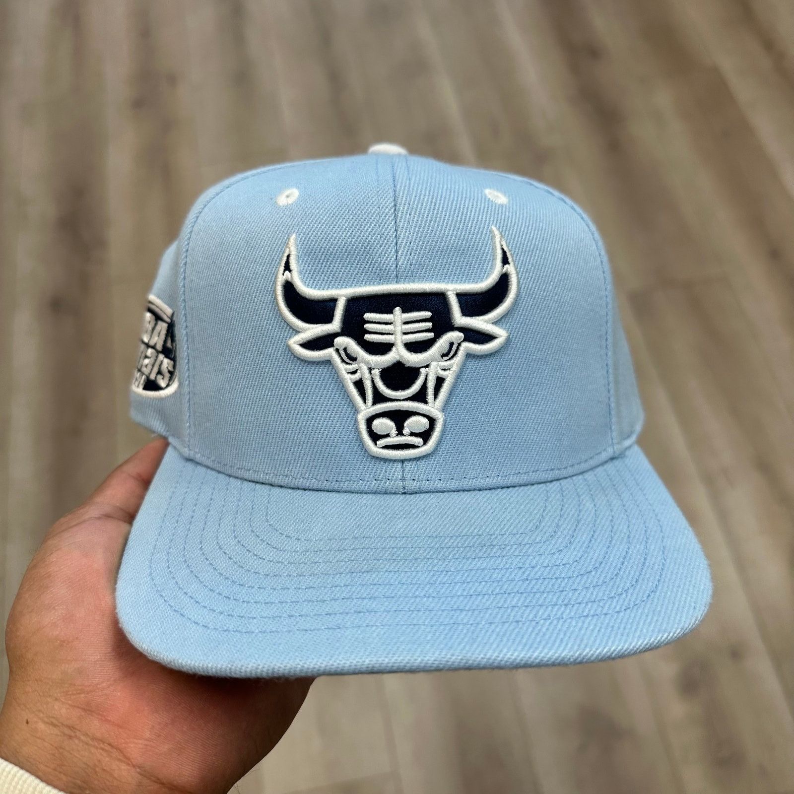 Mitchell & Ness Mitchell & Ness Chicago Bulls light blue 1996 NBA Finals hat Size ONE SIZE - 2 Thumbnail