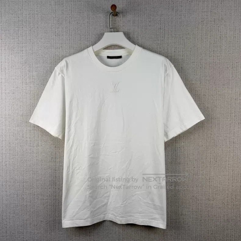 Louis Vuitton Louis Vuitton size 4l Embossed Logo Crew Neck Short Sleeve Size US M / EU 48-50 / 2 - 1 Thumbnail