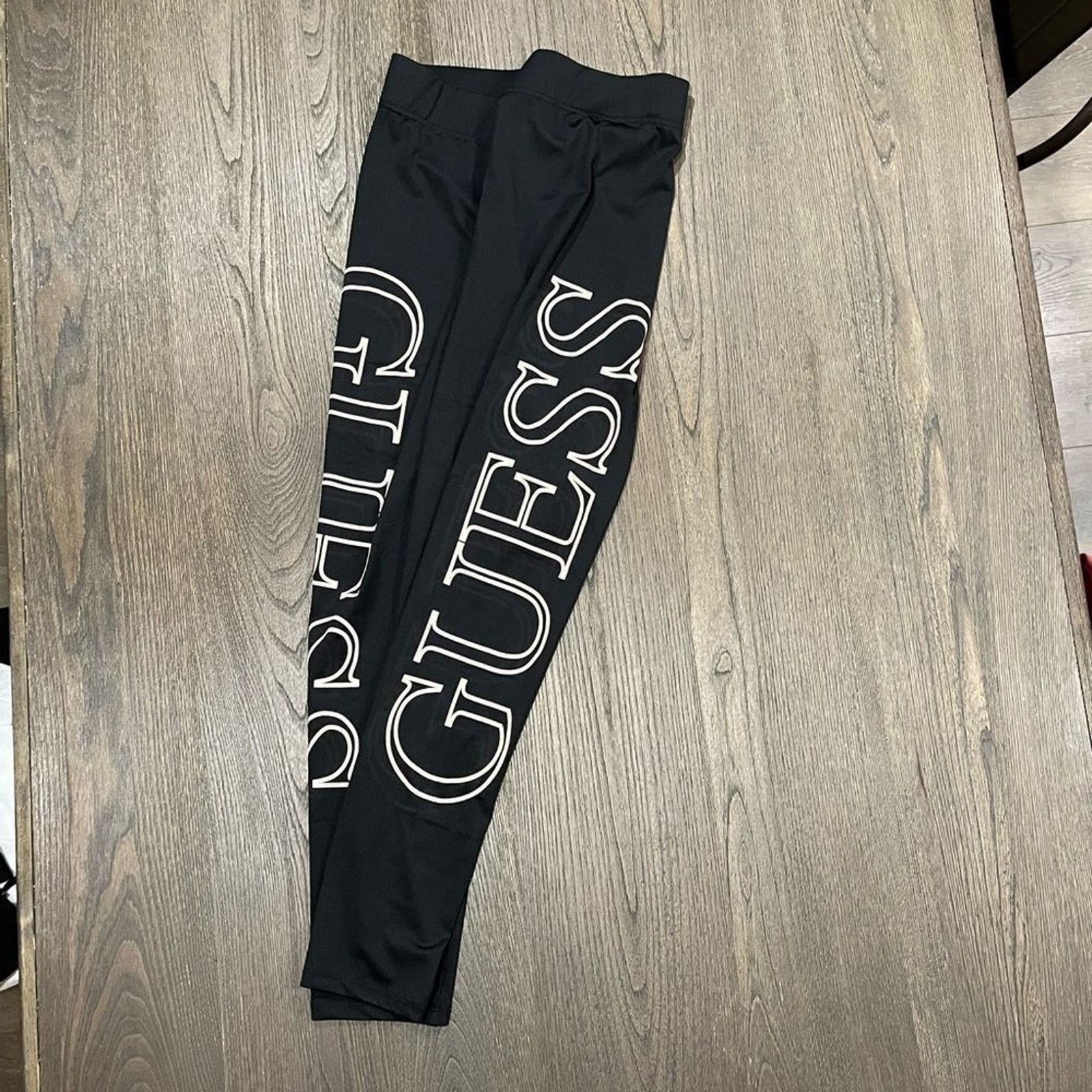 Guess NWOT Guess Black Cropped Capri Leggings Logo Print Size L Size 30" / US 8 / IT 44 - 4 Thumbnail