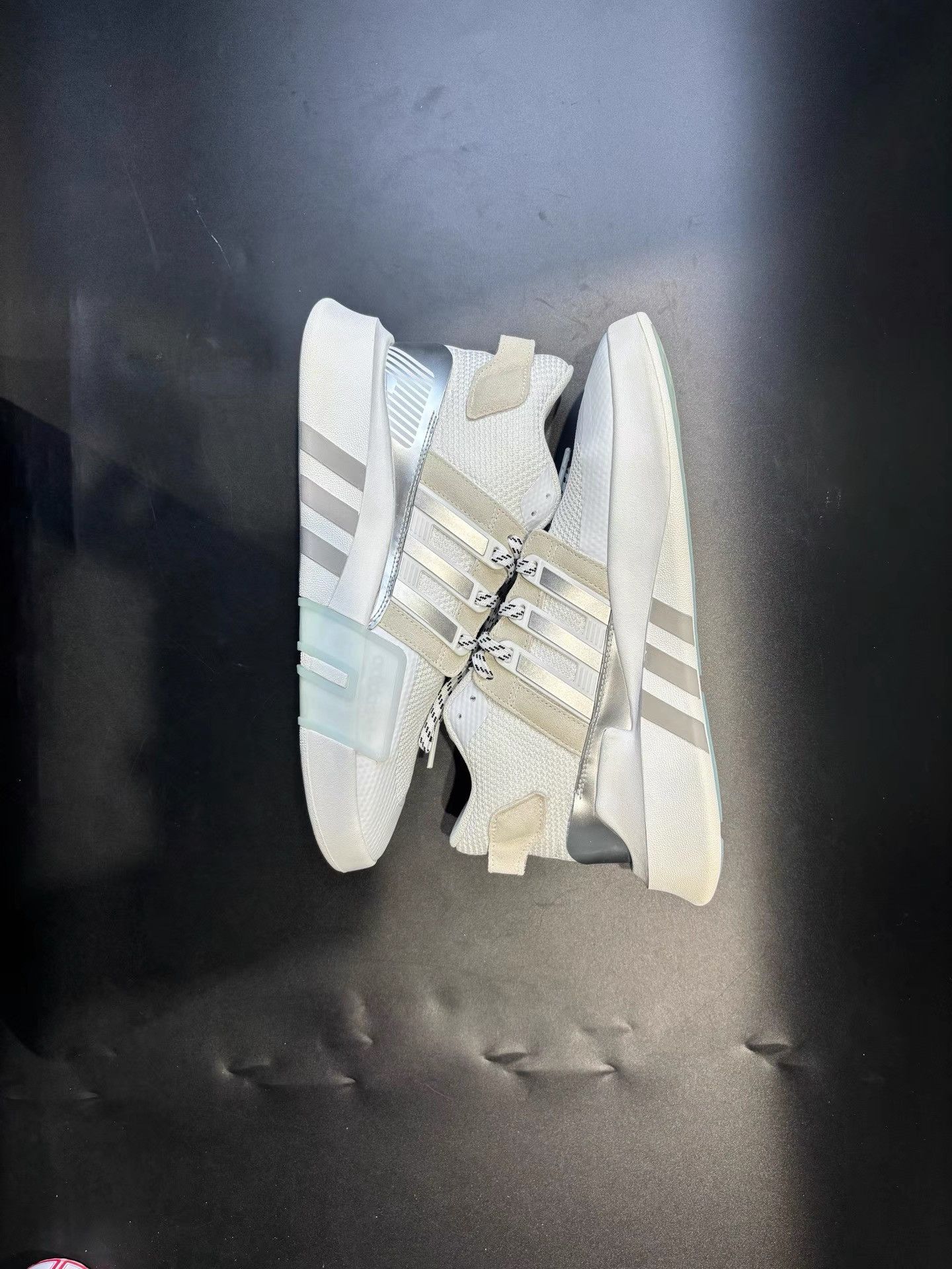 Adidas Adidas White Comfortable Versatile Running Shoes K36 Size US 9 / EU 42 - 6 Thumbnail