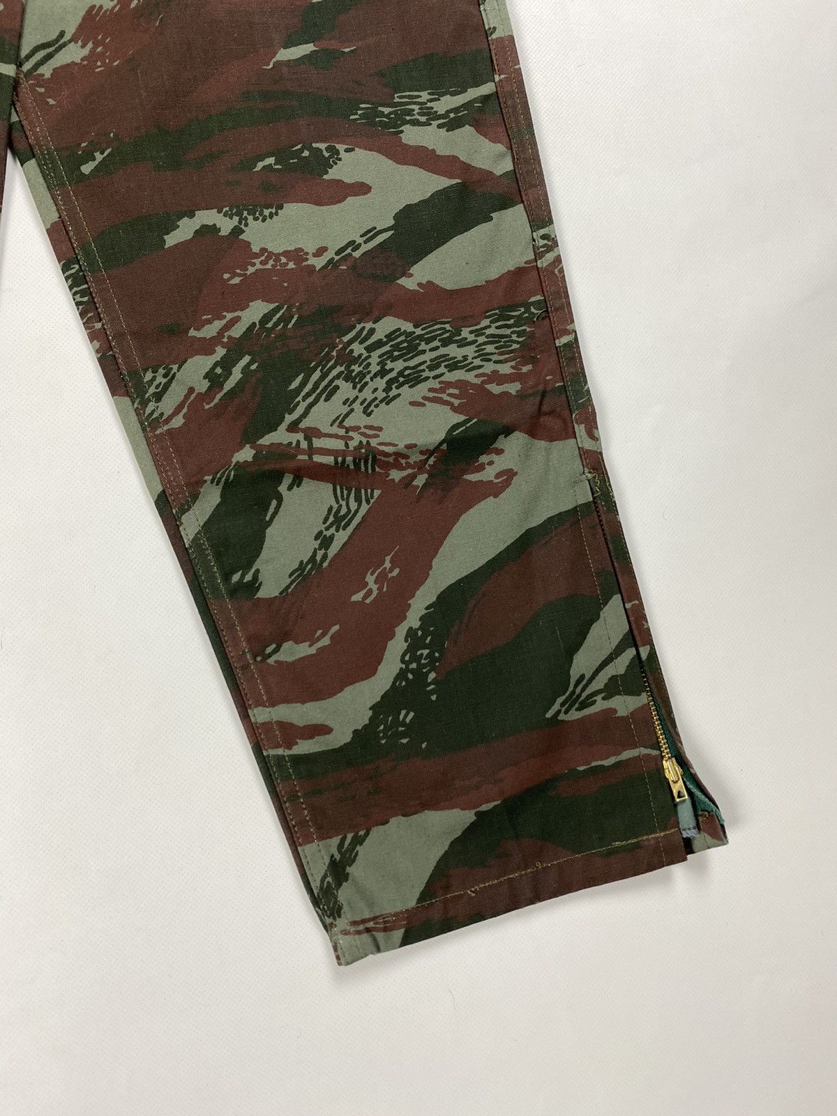 Vintage Vintage men’s Ailee Zipper Camo Hunting Pants Trousers Size US 31 - 10 Thumbnail
