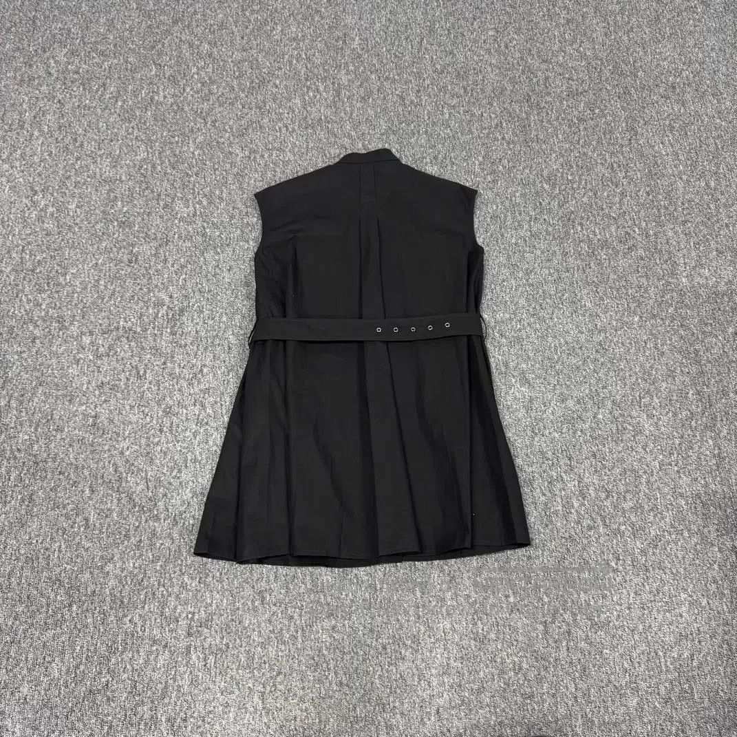 Dior Dior Sleeveless, single-row buttoned, waist belt, vest-sty Size S / US 4 / IT 40 - 3 Thumbnail