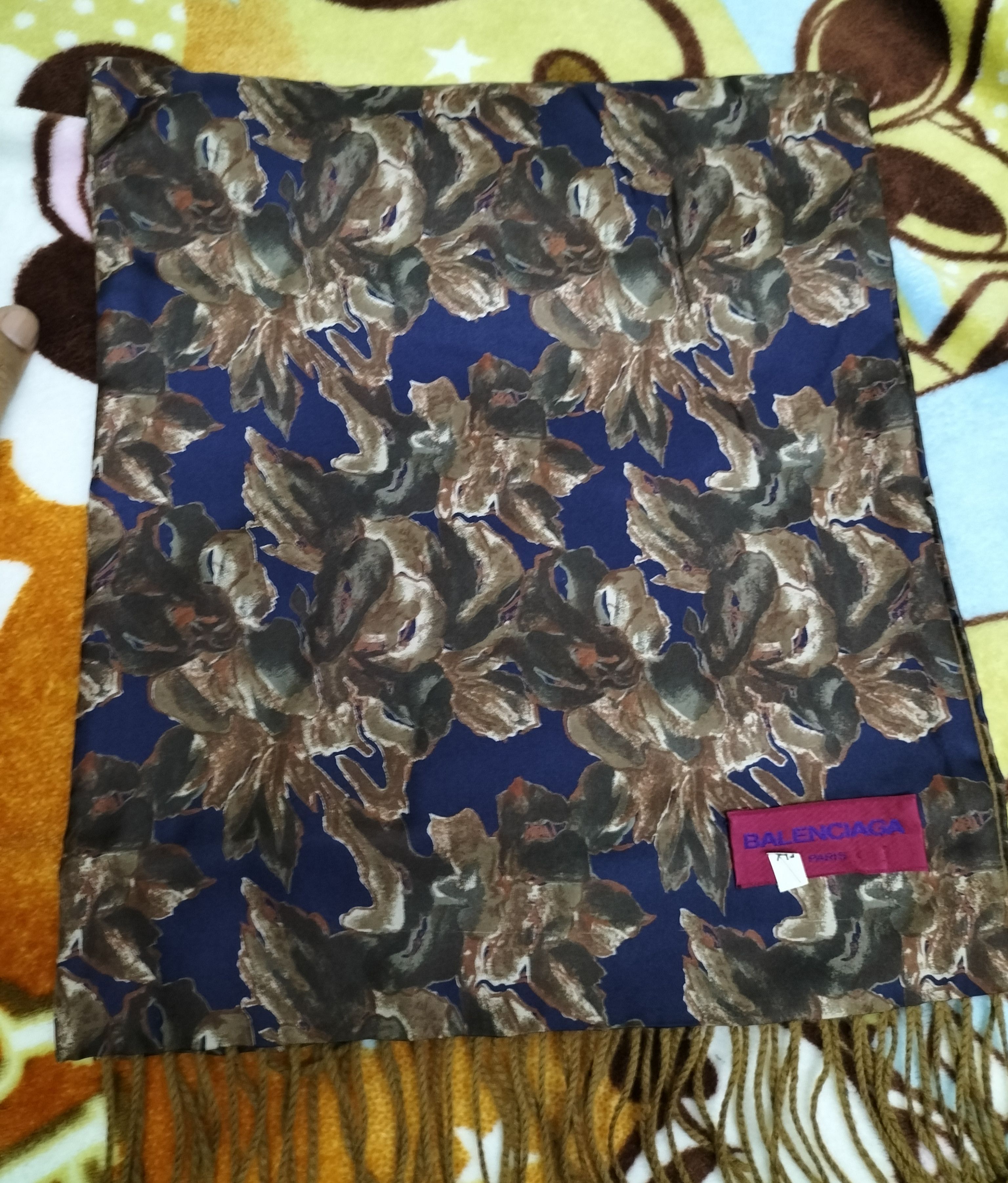 Balenciaga Balenciaga floral scarves / neckwear Size ONE SIZE - 3 Thumbnail