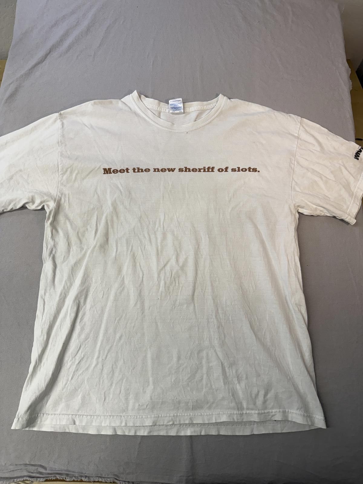 Gildan John Wayne T-shirt New Sheriff of Slots Reels Gaming XL Size US XL / EU 56 / 4 - 1 Thumbnail