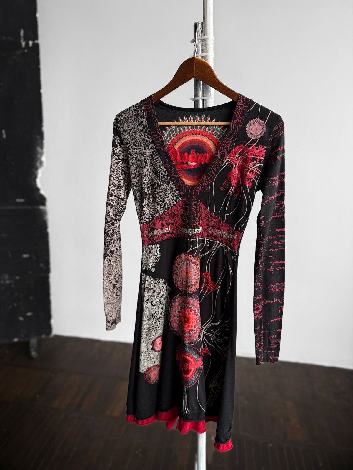 Desigual Desigual Womens Black Red Long Sleeve V-Neck Mini Dress Size XS / US 0-2 / IT 36-38 - 2 Thumbnail