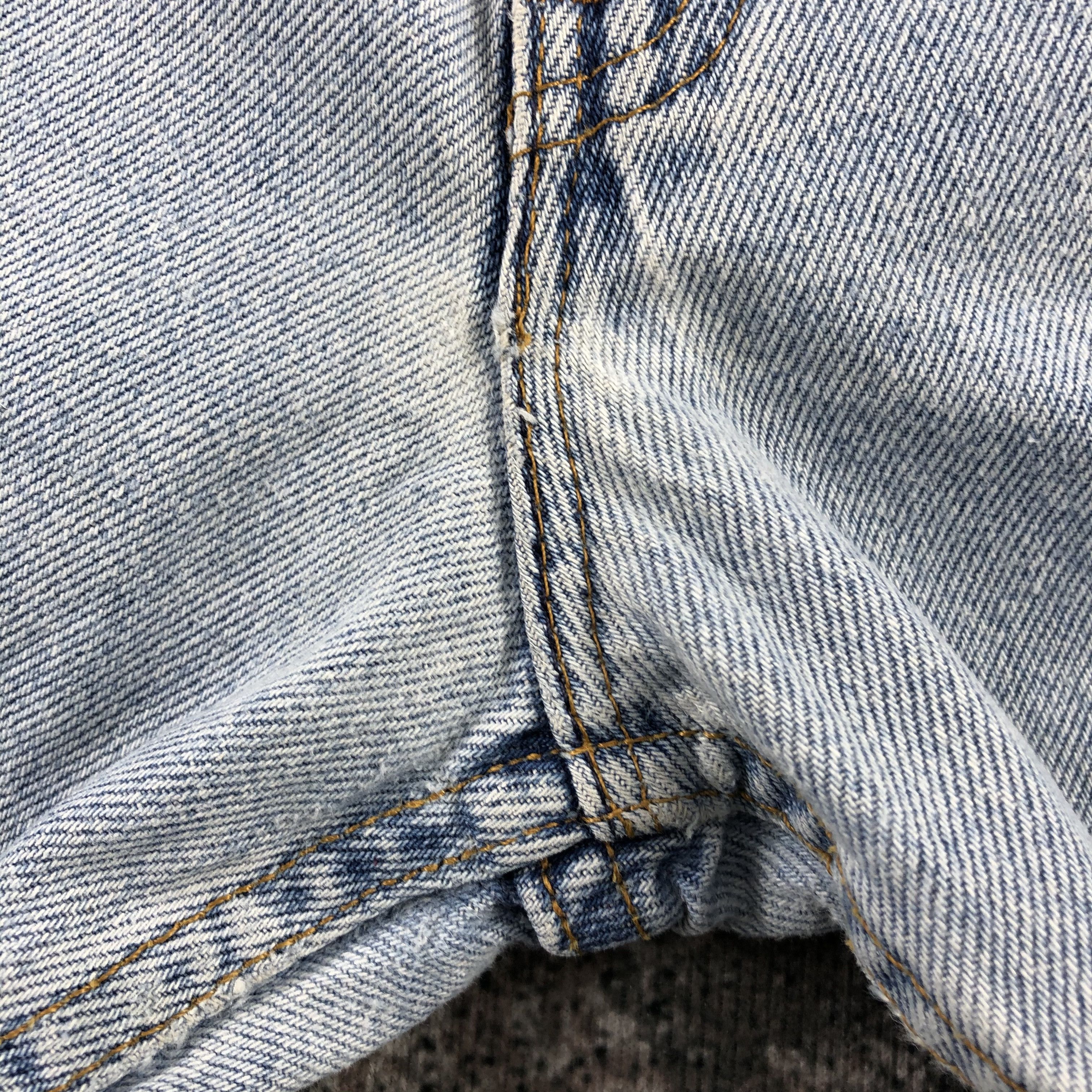 Levi's Vintage 90s Levi's 950 Jeans Medium Wash Denim KJ990 Size US 29 - 10 Thumbnail